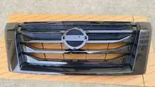 Pathfinder передний решётка радиатора чёрный 62310-6TA2J — Nissan Pathfinder 2022-2024