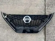 23 Qashqai передний решётка радиатора США 62310-6UA0A — Nissan Qashqai 2023