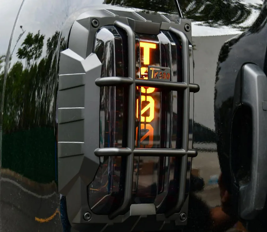 Бак 300 задний фонарь накладка тип B (Adhesive установочный enhances aesthetics and protects the задний фонарь from scratches.) — Tank (GWM)